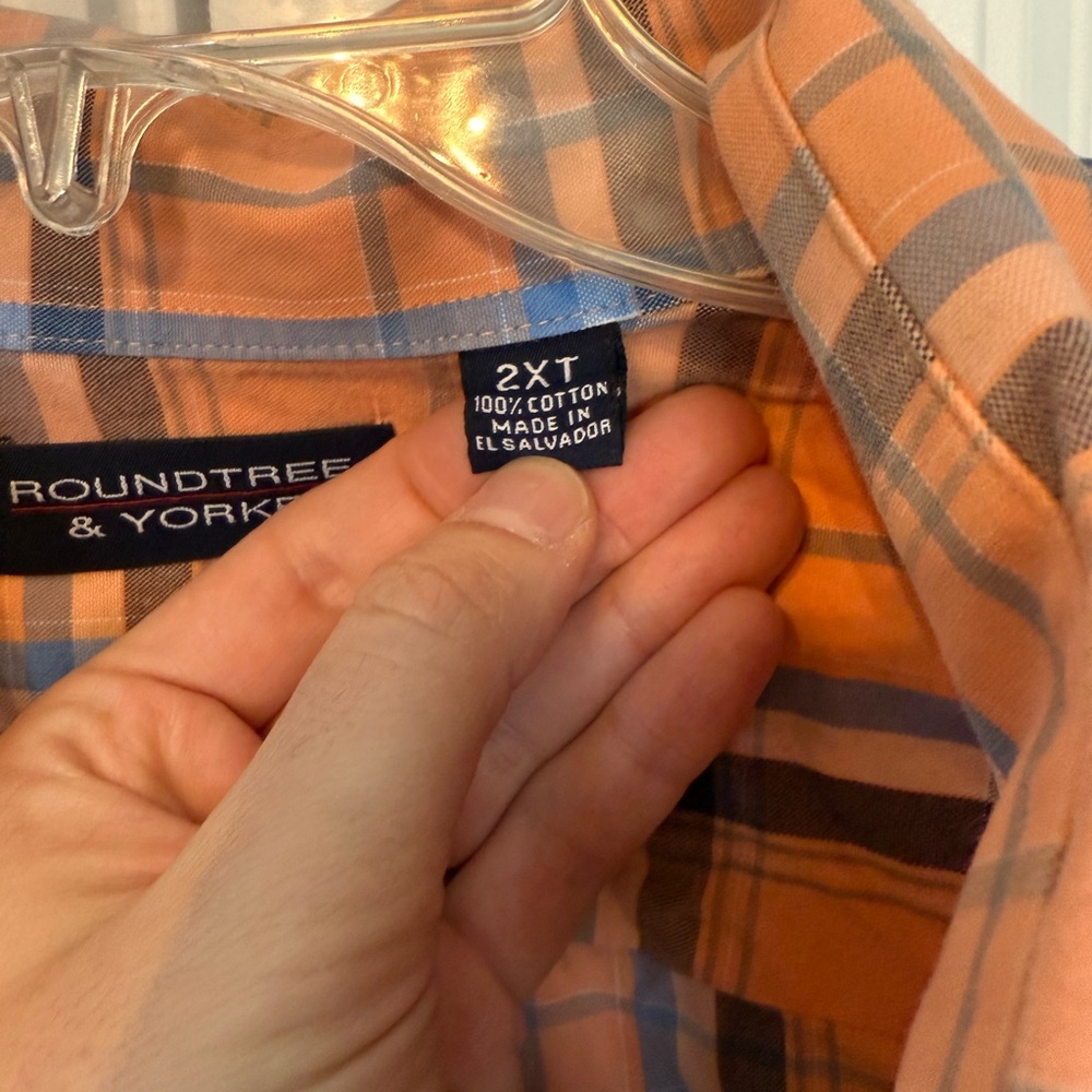 Men’s Roundtree and Yorke 2XT dress shirt - Picture 2 of 5